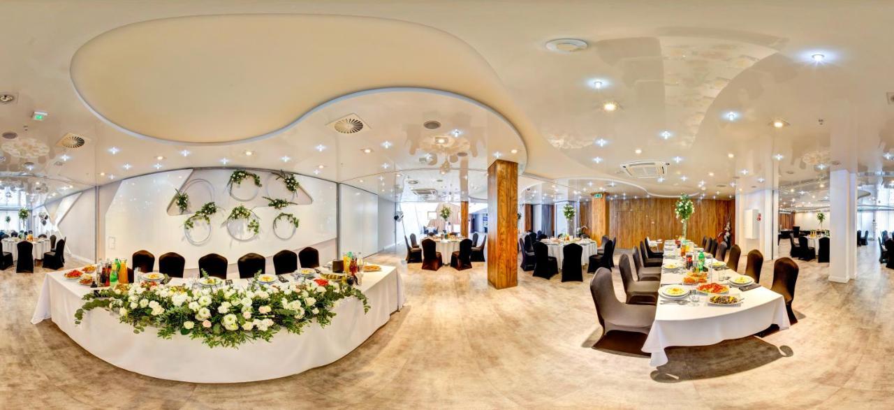 Hotel Porto Radomsko Buitenkant foto