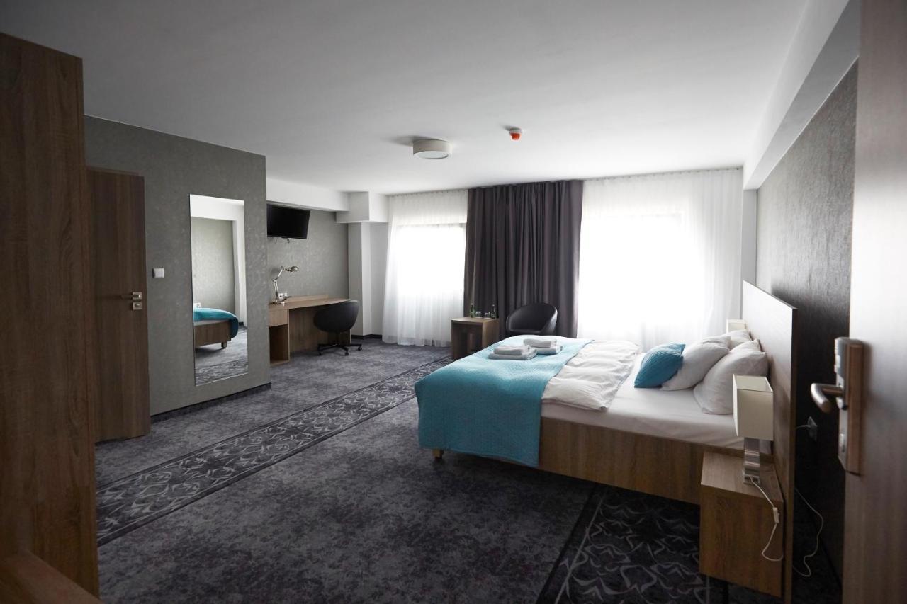 Hotel Porto Radomsko Buitenkant foto