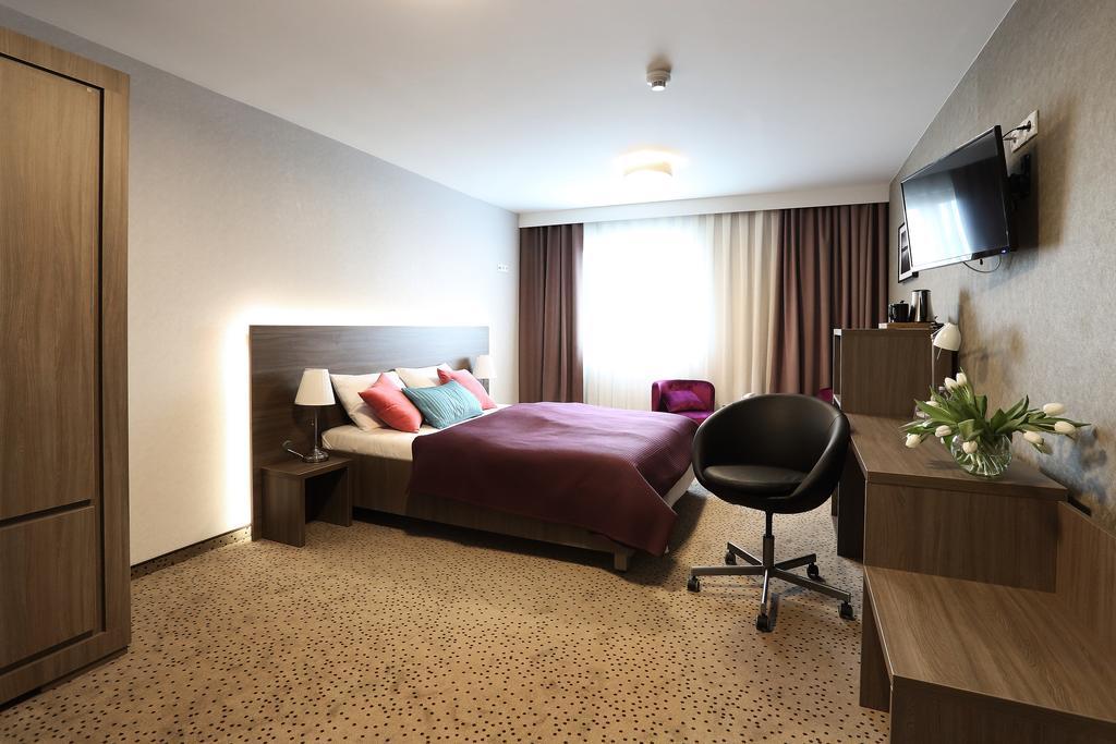 Hotel Porto Radomsko Buitenkant foto