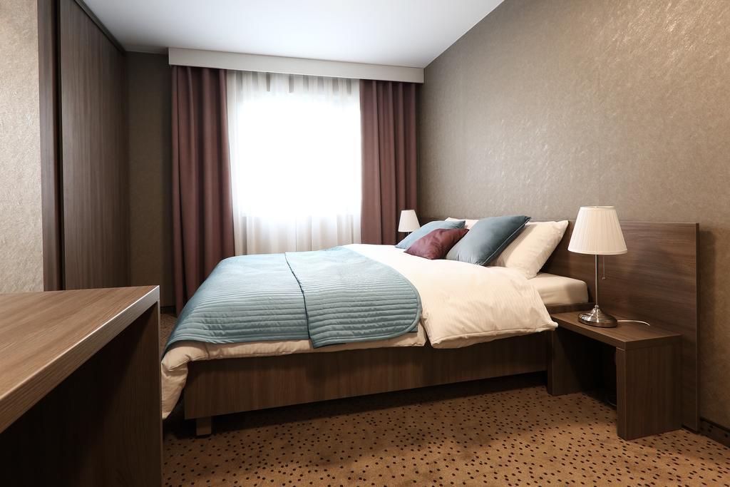 Hotel Porto Radomsko Buitenkant foto