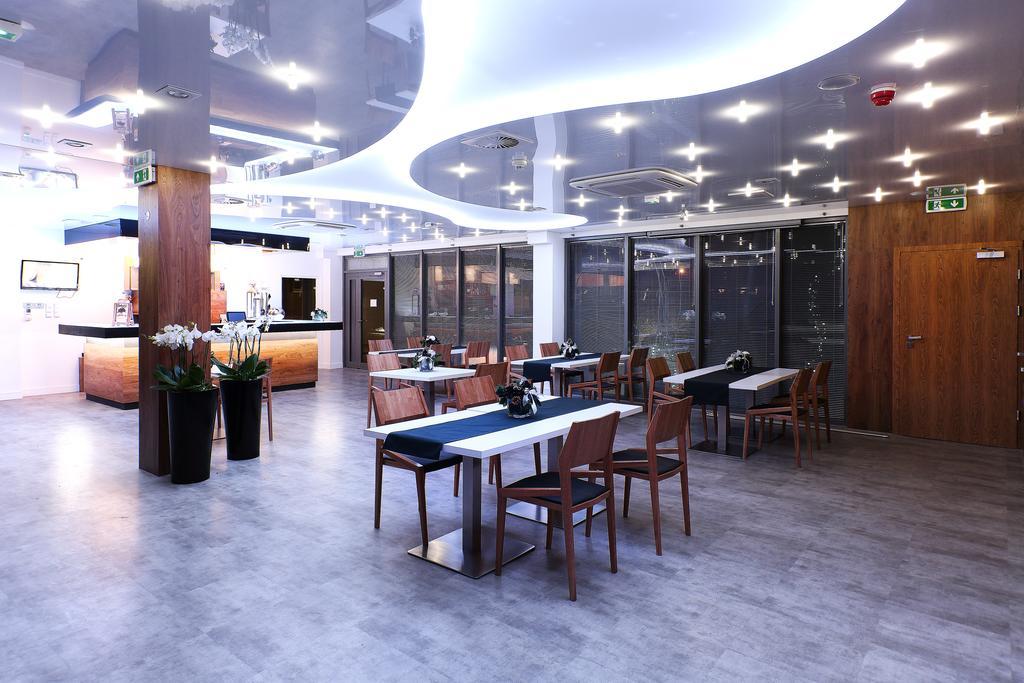 Hotel Porto Radomsko Buitenkant foto