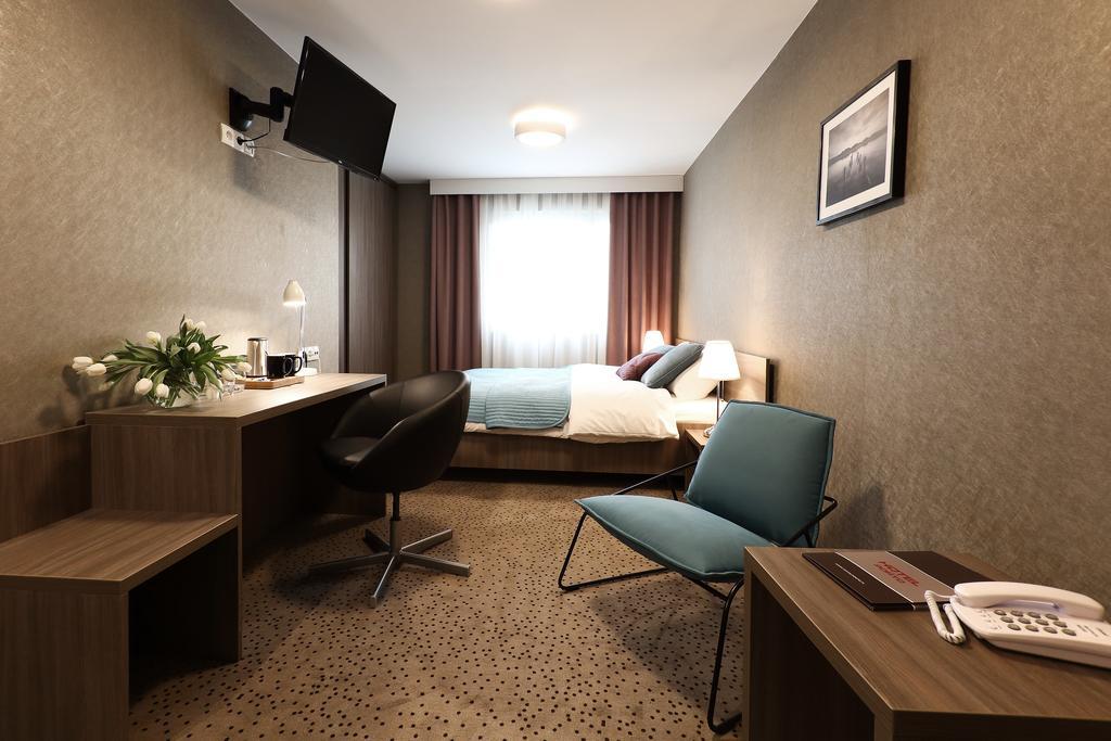 Hotel Porto Radomsko Buitenkant foto